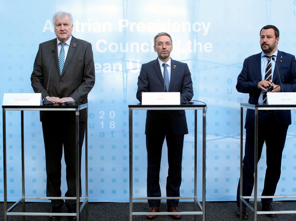 El ministro austríaco del Interior, Herbert Kickl, el ministro alemán Horst Seehofer, y el vicepresidente italiano Matteo Salvini
