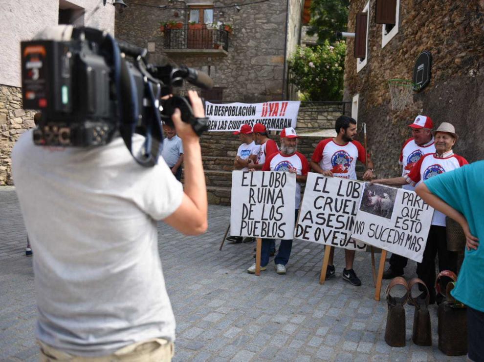 Manifestación en Castanesa contra los ataques del lobo