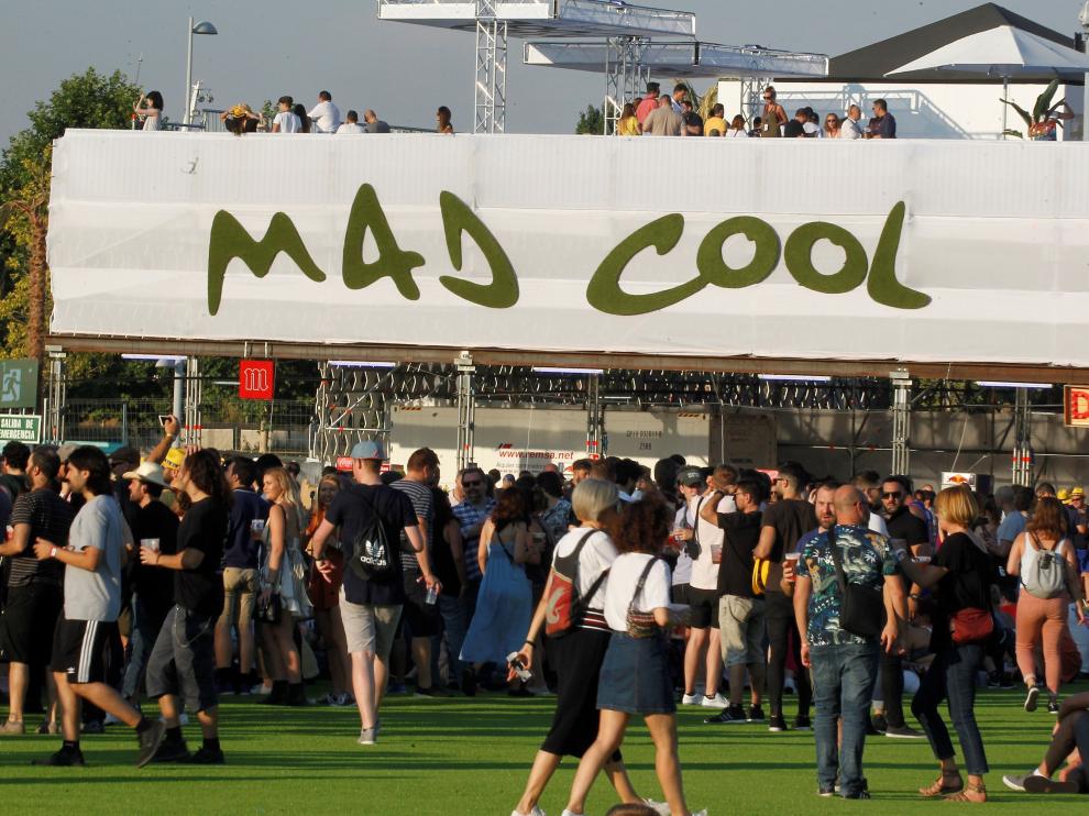 Miles de personas disfrutan del festival Mad Cool.