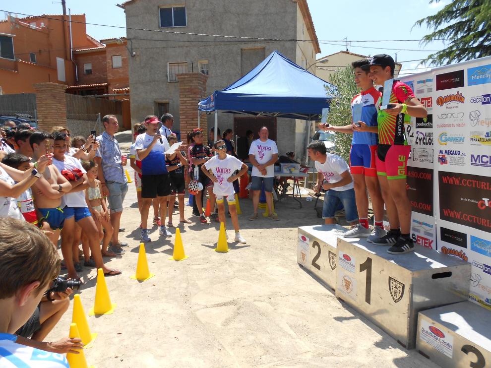 Entrega de premios del trofeo ciclista en Vierlas.