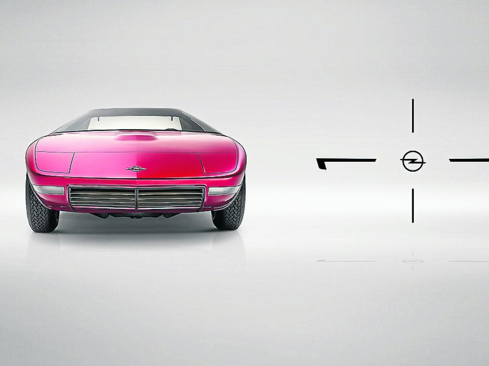 Un nuevo coche de concepto. Opel revela las primeras imágenes del prototipo que está desarrollando en su centro de Diseño de Rüsselsheim (Alemania), con el que quiere redefinir su carácter alemán con una estética sobria pero atractiva.