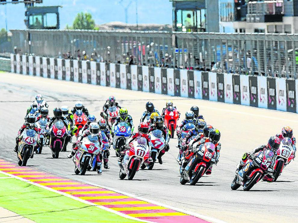 Salida de una de las carreras disputadas en el circuito aragonés.