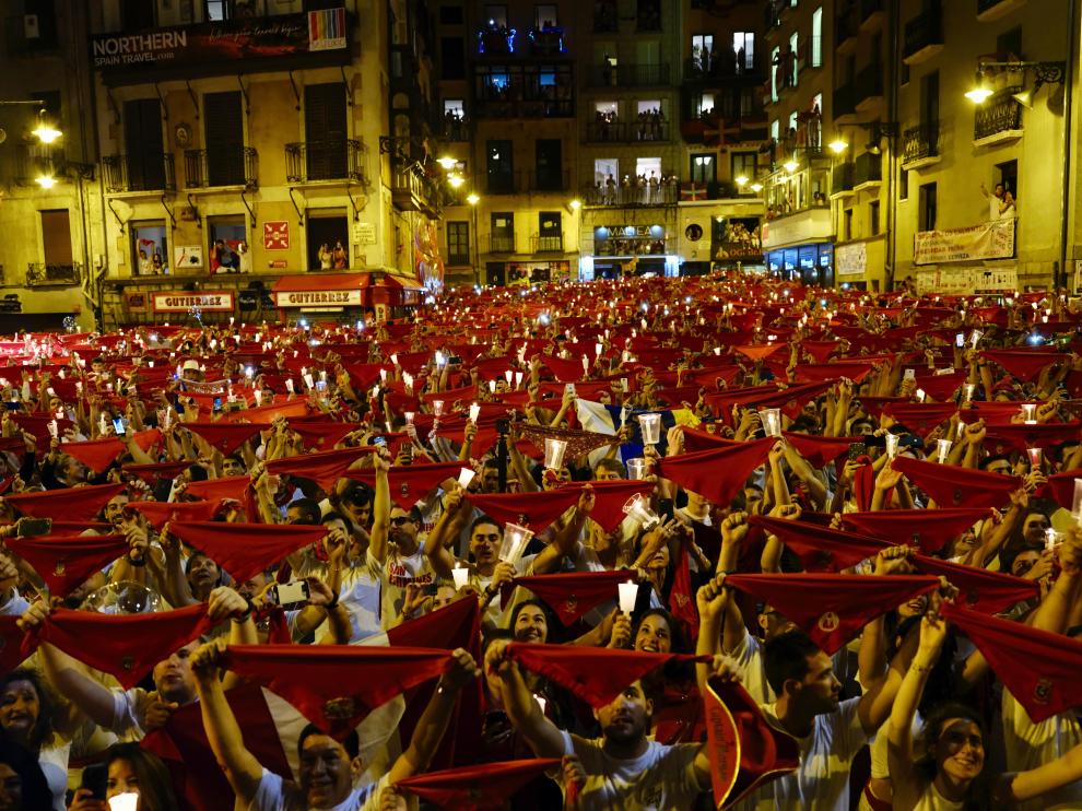 Miles de personas despidieron este sábado las fiestas de San Fermín