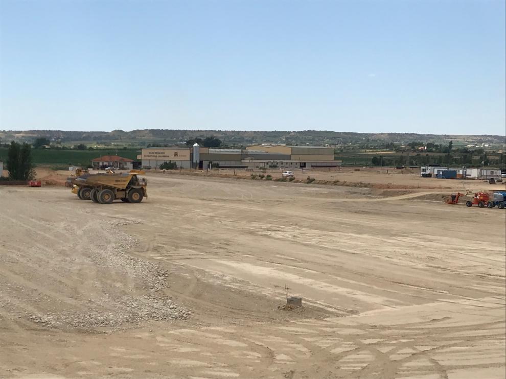La maquinaria estaba ayer paralizada después de que se precintara la zona en obras
