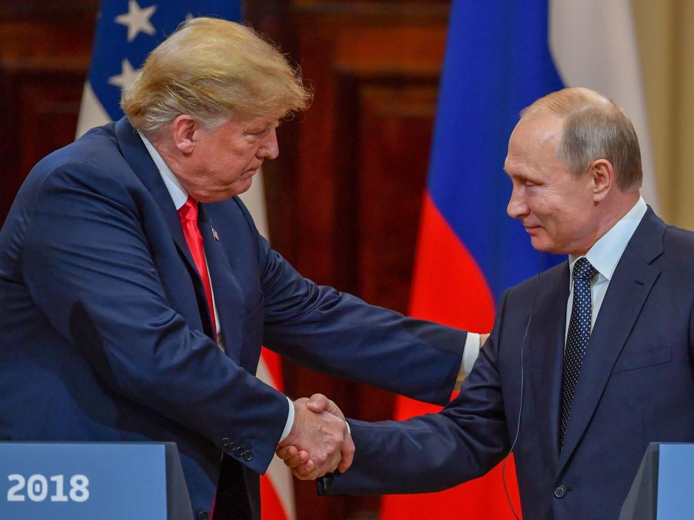 Donald Trump y Vladimir Putin, ante los medios de comunicación.