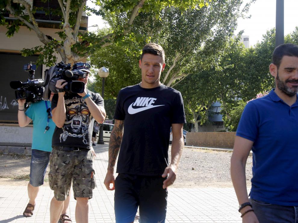 Damián Musto, acompañado del secretario técnico Ramón Tejada, ya está en Huesca esperando la llegada del resto del equipo desde Benasque.