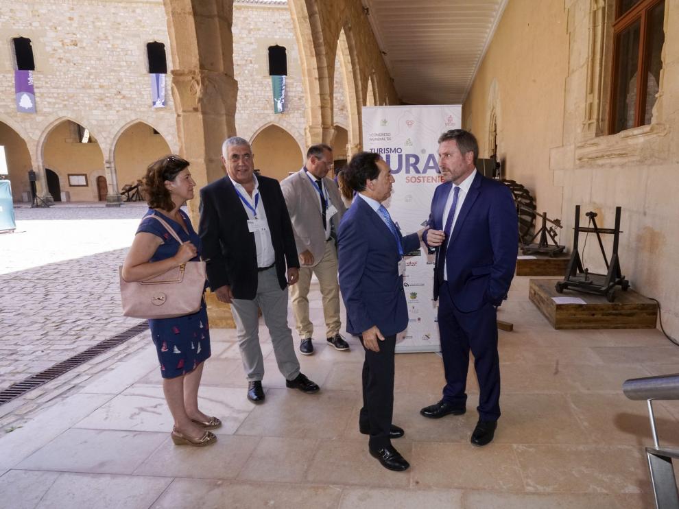 José Luis Soro y Salvador Arenere, en el castillo de Mora de Rubielos durante el congreso.