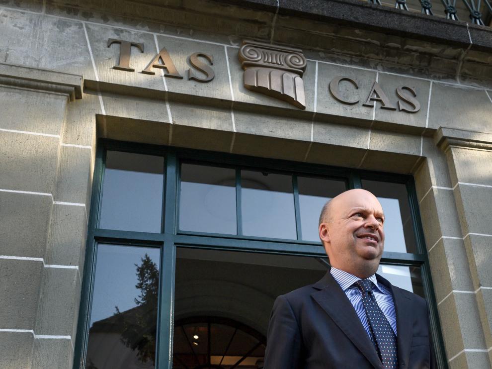 Marco Fassone, director general del AC milan, sale del TAS en Lausana (Suiza)