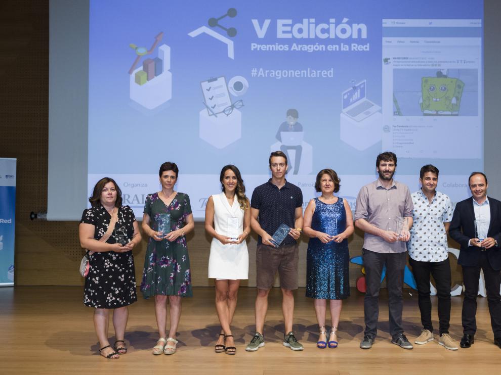 Foto de familia de los premiados, en el escenario de Caixaforum.