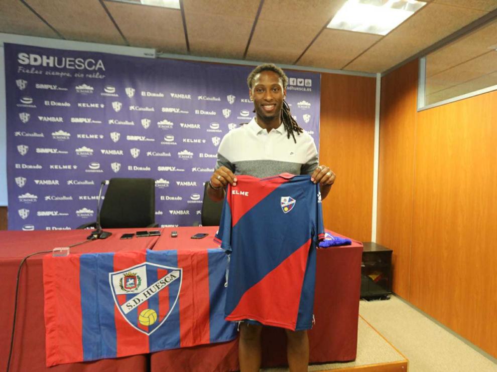 Presentación del jugador de la SD Huesca Rúben Semedo