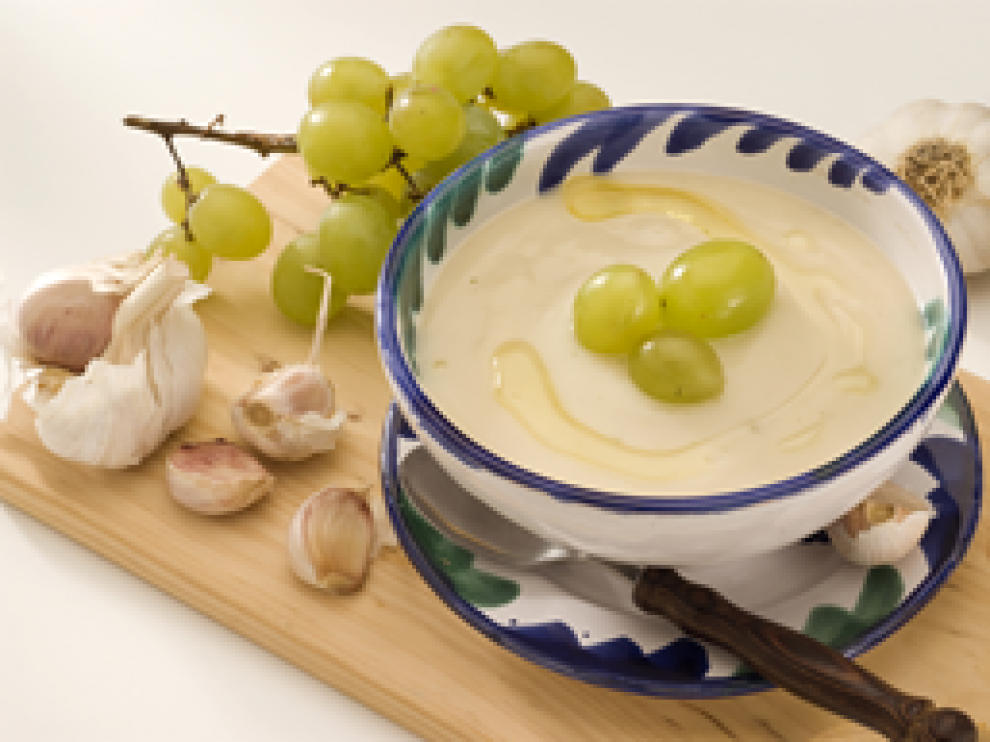 El ajoblanco es una receta extremeña muy parecida al gazpacho.