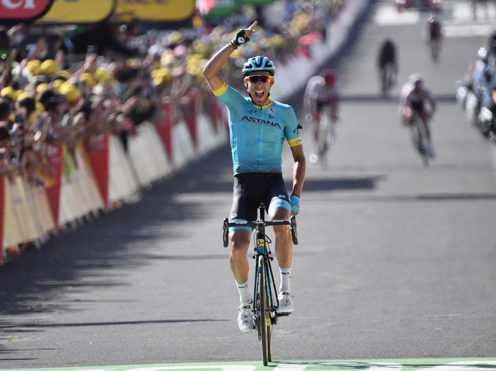 Omar Fraile celebra el primer triunfo español en el Tour de Francia.