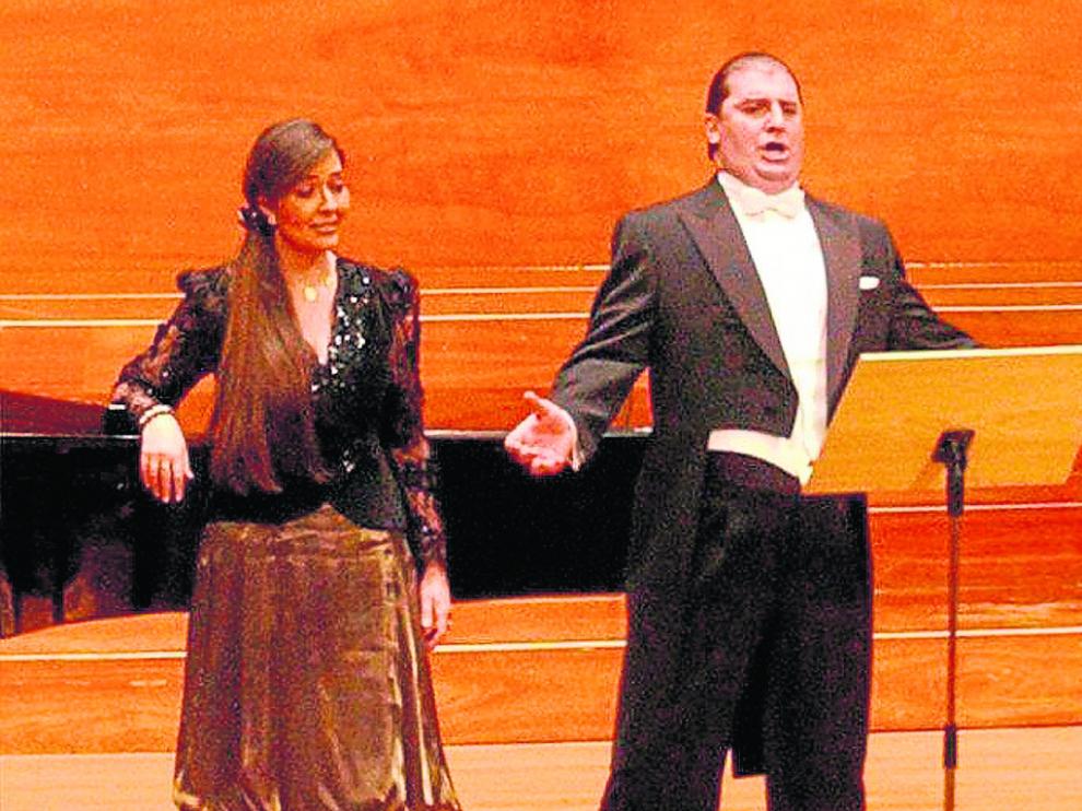 Ana Isabel Serrano y Roberto Anadón, profesores del curso que tiene lugar en Ansó.
