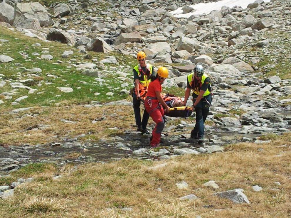 Imagen de archivo del rescate de un montañero en el Pirineo aragonés.