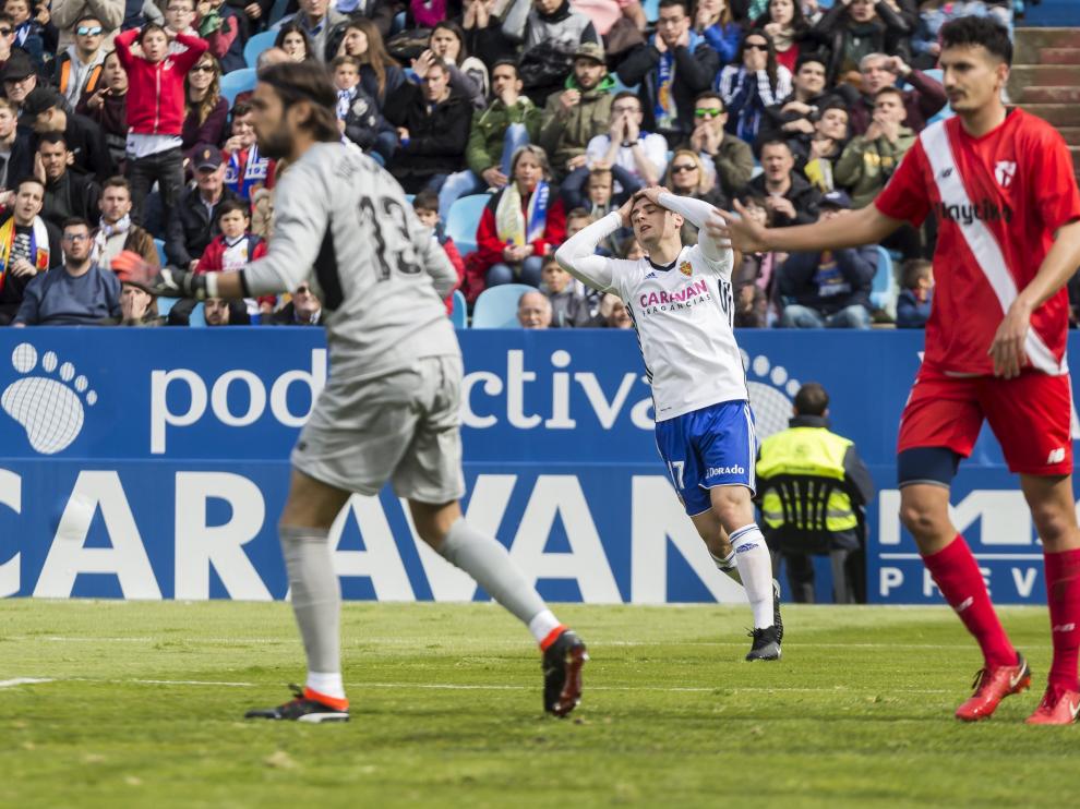 Álex Muñoz, nuevo jugador del Zaragoza, en su visita con el Sevilla Atlético a La Romareda en el pasado curso