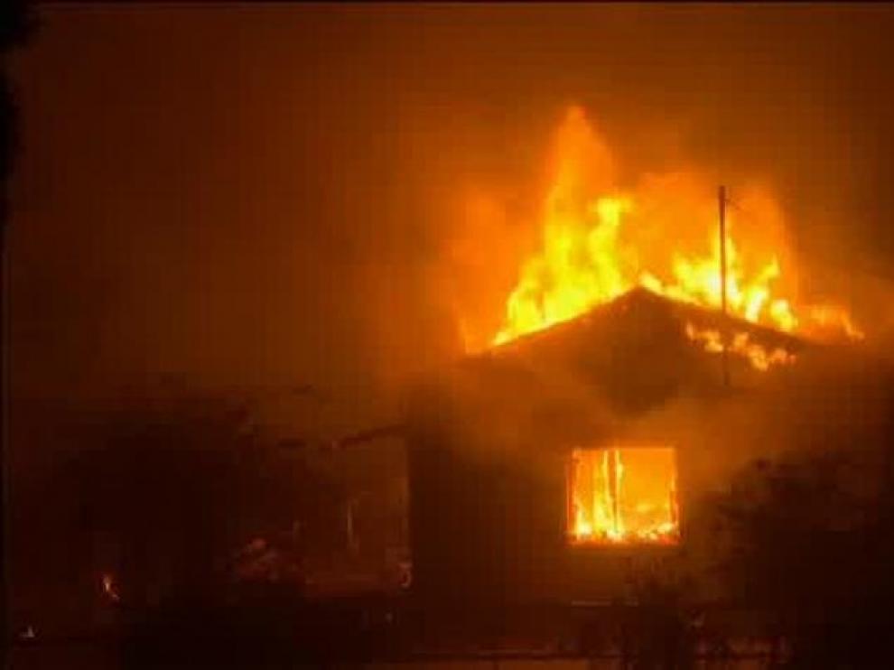 Al menos 50 personas han muerto por los incendios en Grecia.
