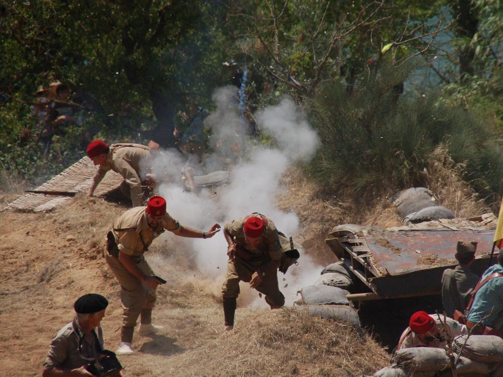 Imagen de la recreación de la batalla del Ebro del año pasado.