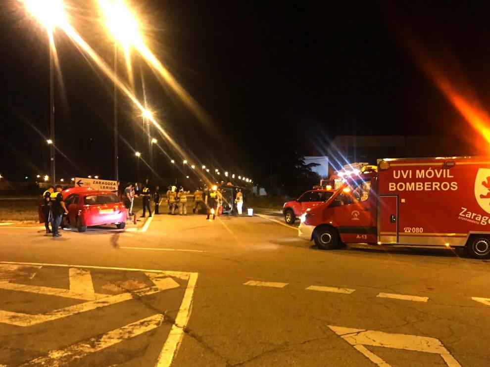 Anoche una furgoneta volcó (quedando una persona atrapada en el interior) al colisionar con un turismo en la calle A/E del Polígono Malpica.