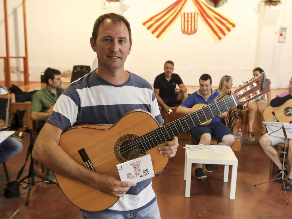 Roberto Ciria, durante el ensayo de este martes para preparar la presentación de su disco 'Jota que deja huella' el próximo domingo.