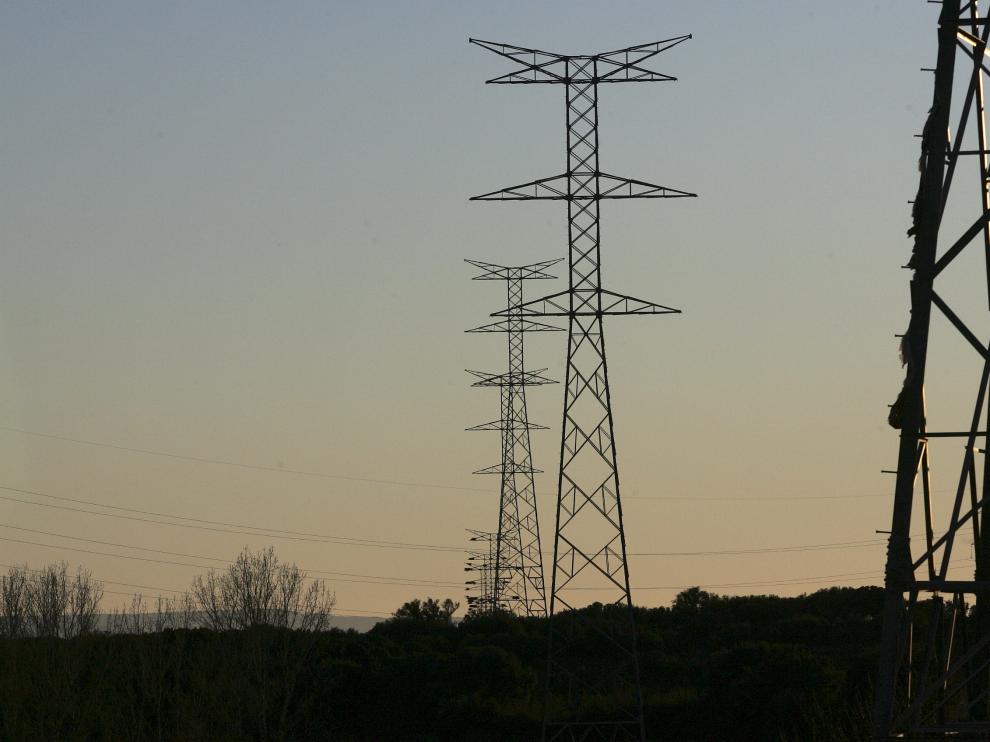 El Gobierno regional y la compañía quieren reducir y eliminar los riesgos de colisión y electrocución.