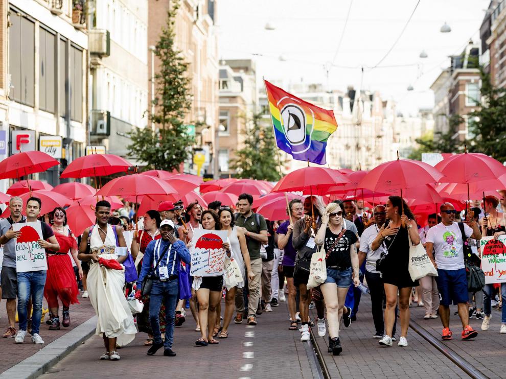 Cientos de trabajadores sexuales durante la marcha de Ámsterdam.