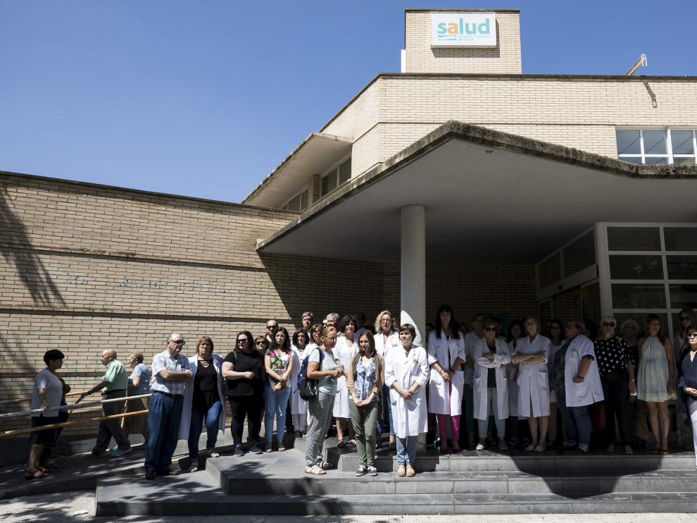 Los compañeros de la médico agredida a finales de junio se concentraron para condenar el suceso.