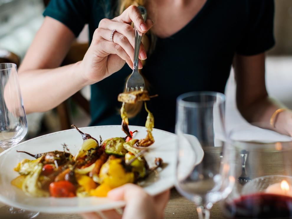 Los primeros 10 minutos de la comida son el periodo de tiempo en el que más hambre tienes.