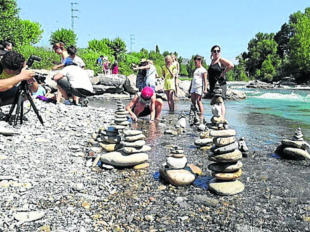 Cada concursante pudo presentar dos polilitos o formaciones de piedras en equilibrio.