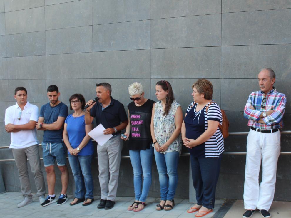 Concentración de repulsa a la presunta agresión sexual ocurrida en Binaced.