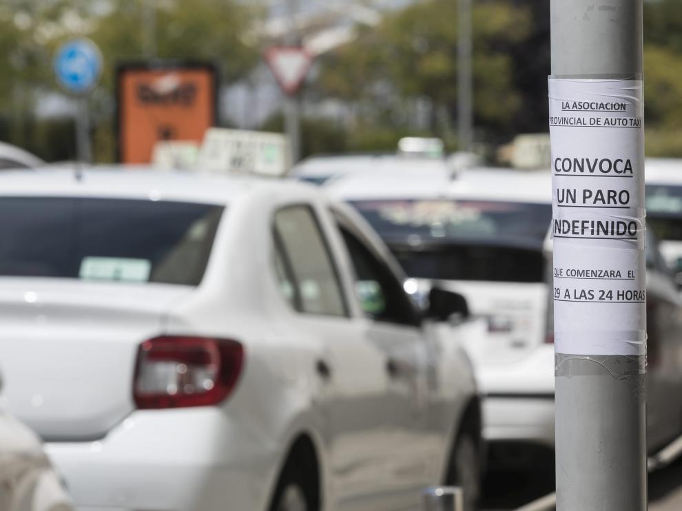 La huelga podría desconvocarse tras la reunión de los colectivos de taxistas con el Ministerio de Fomento.