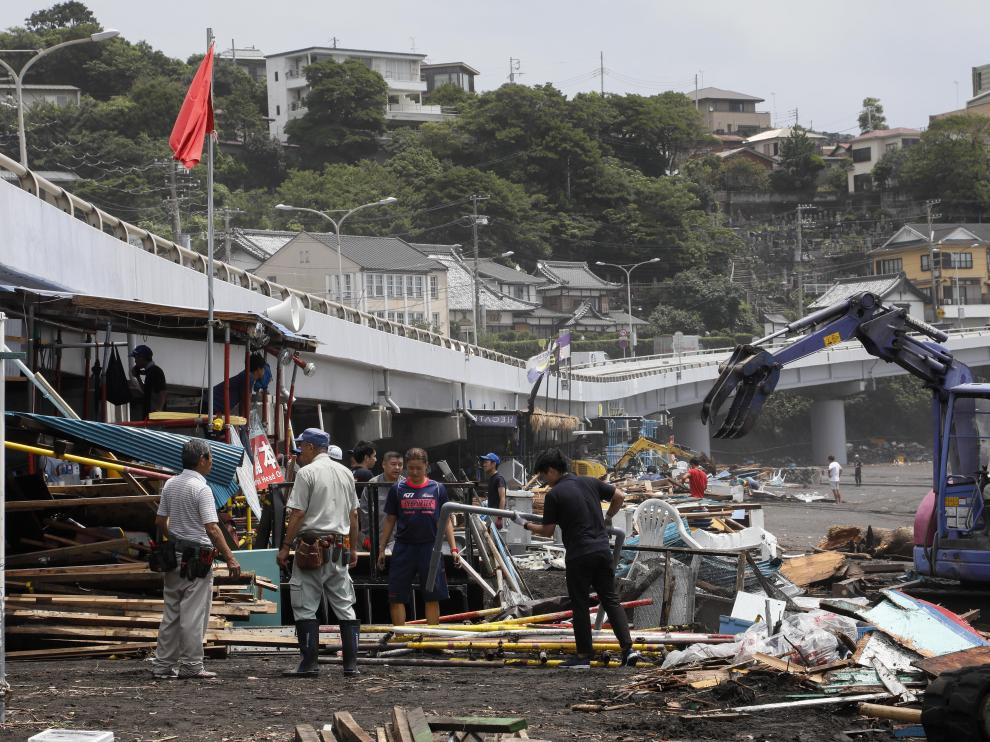 Las grandes olas han generado destrozos en varios puntos del país.