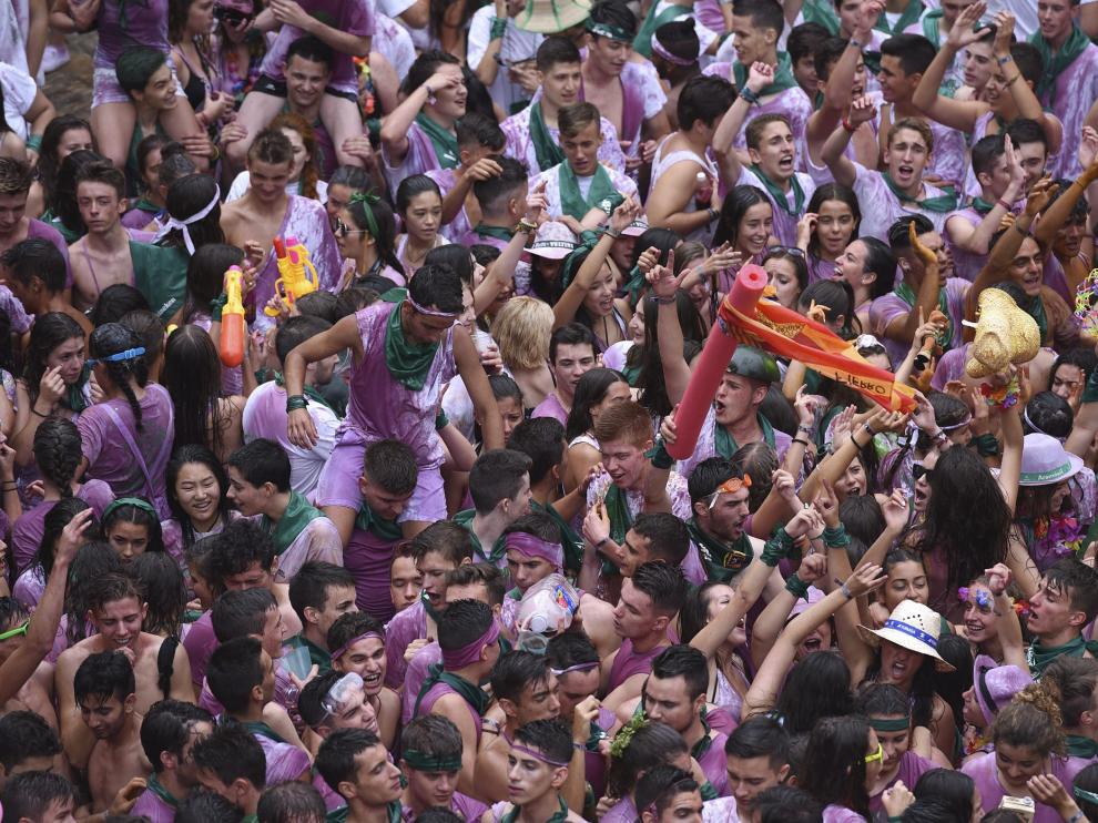 El chupinazo es el acto más multitudinario de las fiestas