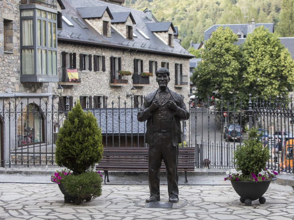 Estatua de Fermín Arrudi, el gigante de Sallent