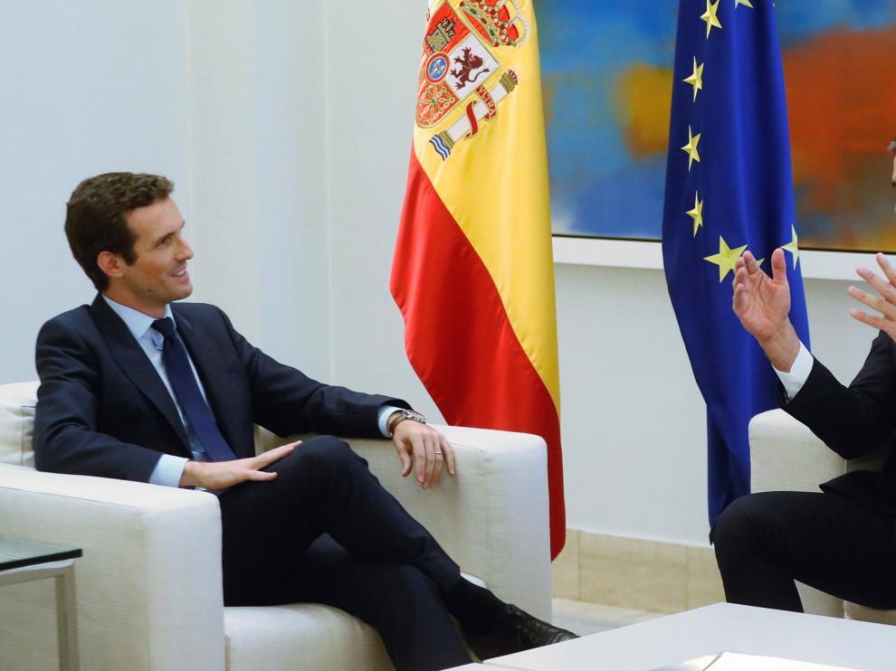 Reunión de Sánchez y Casado en La Moncloa