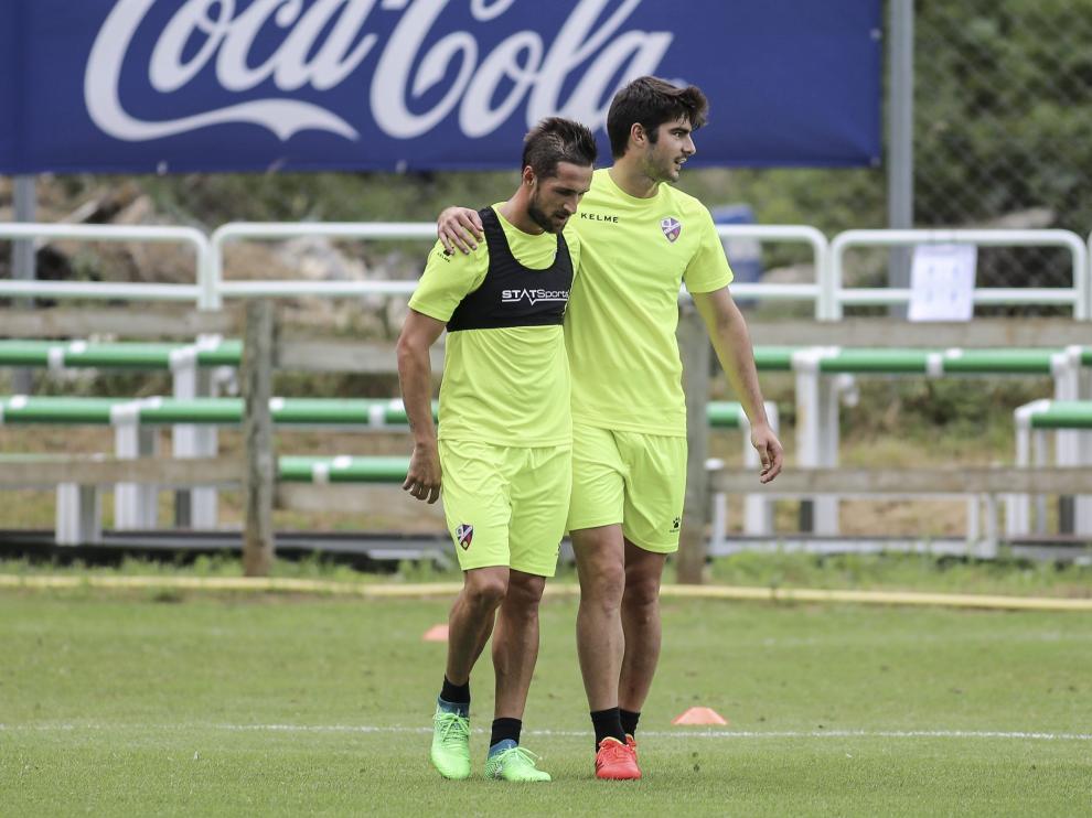 Jorge Miramón (izquierda) junto a Gonzalo Melero en un entrenamiento durante la concentración de Benasque.