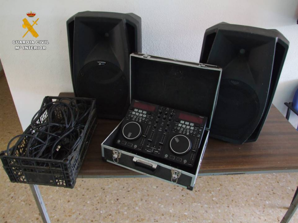 Los delincuentes se llevaron este equipo de música, que ya ha sido devuelto a su propietario.