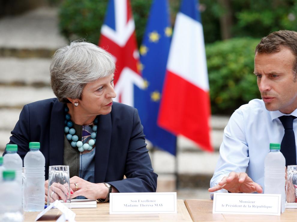 Theresa May y Emmanuel Macron, durante la reunión que ambos han mantenido este viernes.