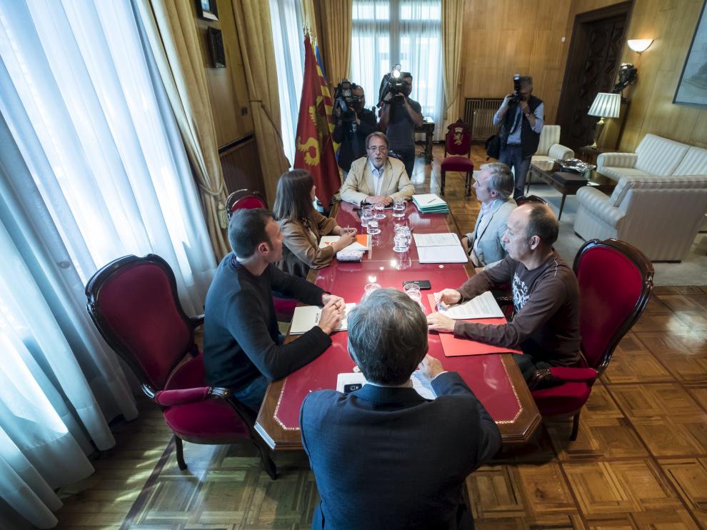 Imagen de la última junta de portavoces presidida por el alcalde, Pedro Santisteve.