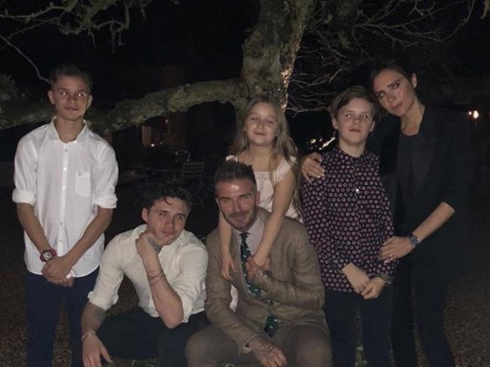 Imagen de archivo de la cuenta de Instagram de David Beckham en la que posa con su familia.