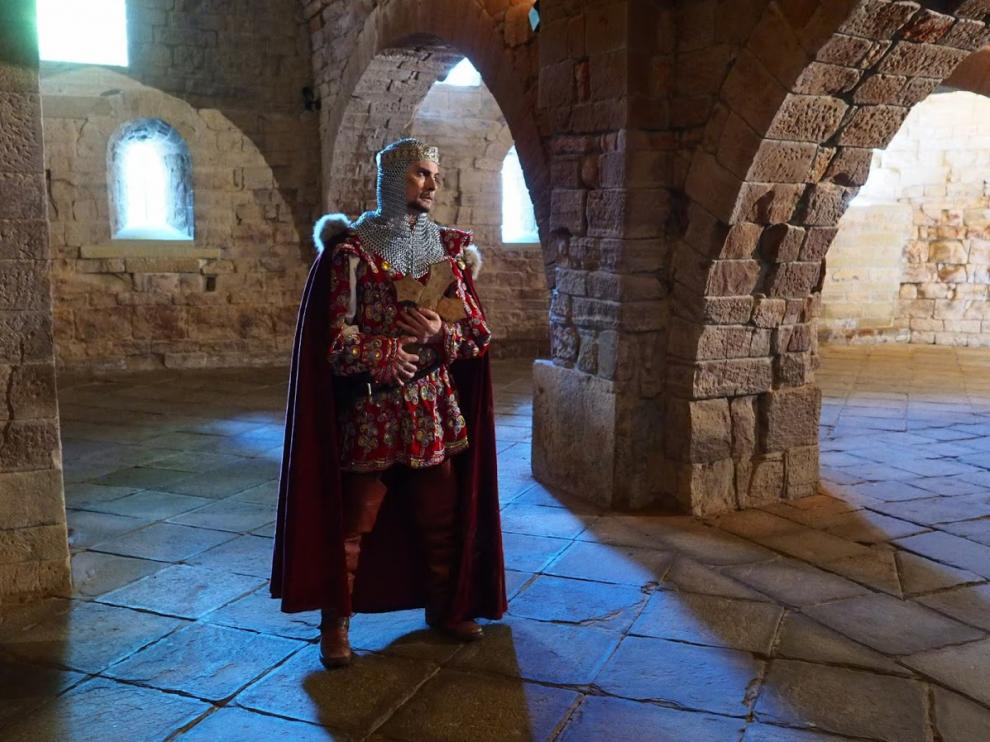 El legendario San Voto recorre las estancias del monasterio Viejo de San Juan de Plan, que él fundó según dice la tradición.