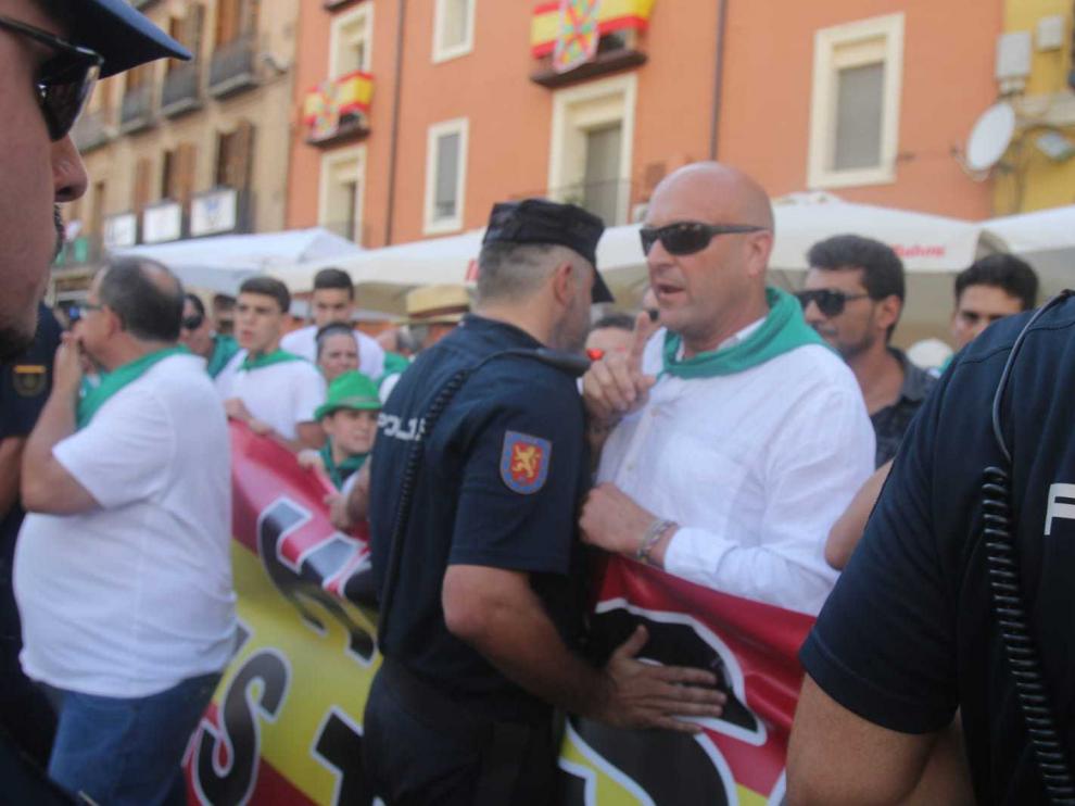 Taurinos y antitaurinos se concentran en Huesca