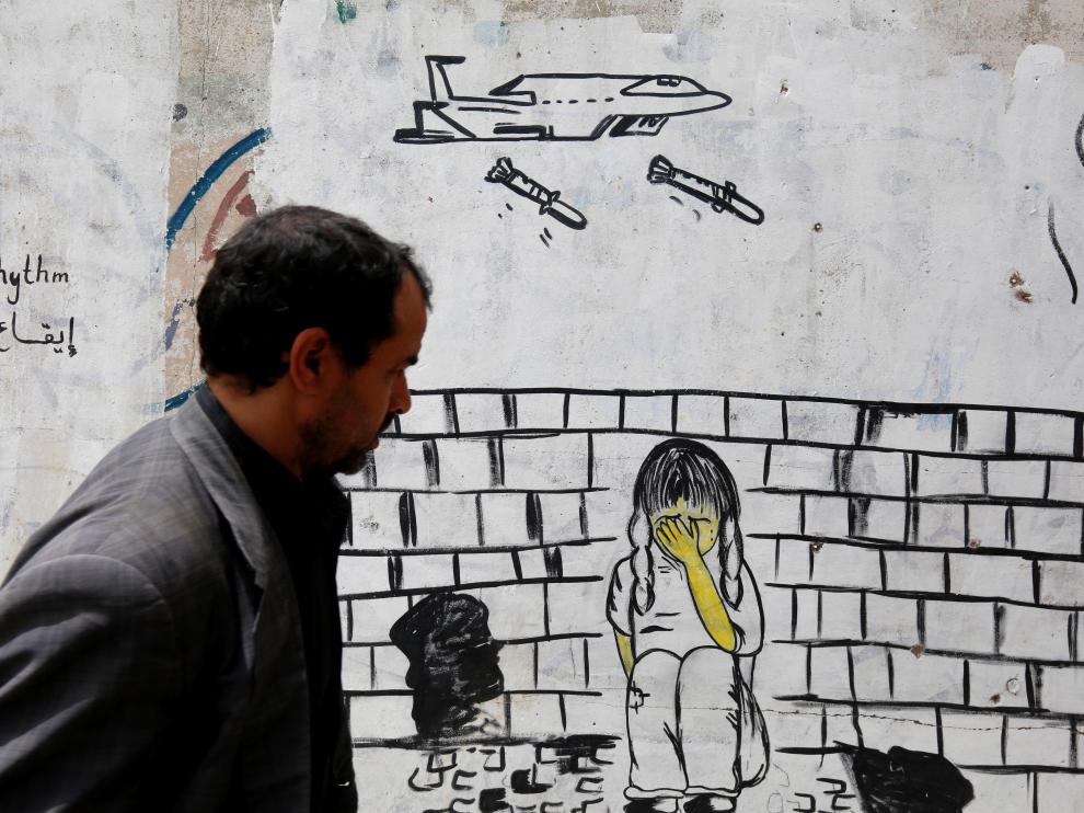 Un mural en Yemen representando los bombardeos en el país