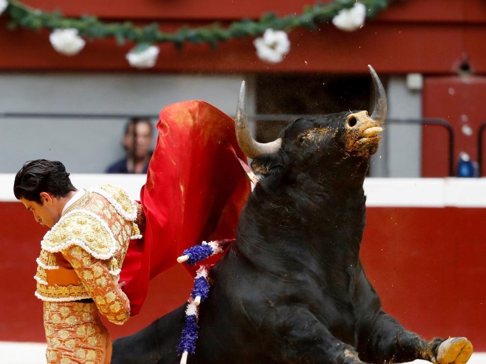 El diestro López Simón durante el segundo festejo taurino de la Feria de la Semana Grande de San Sebastián.