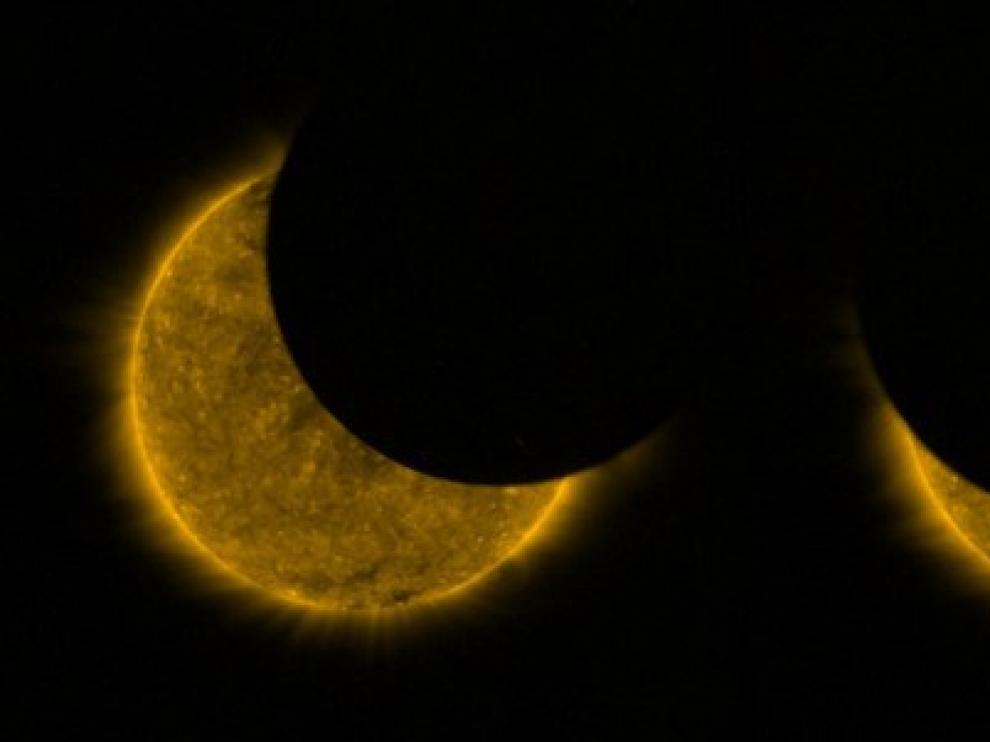 De vez en cuando la Luna se sitúa entre la Tierra y el Sol.