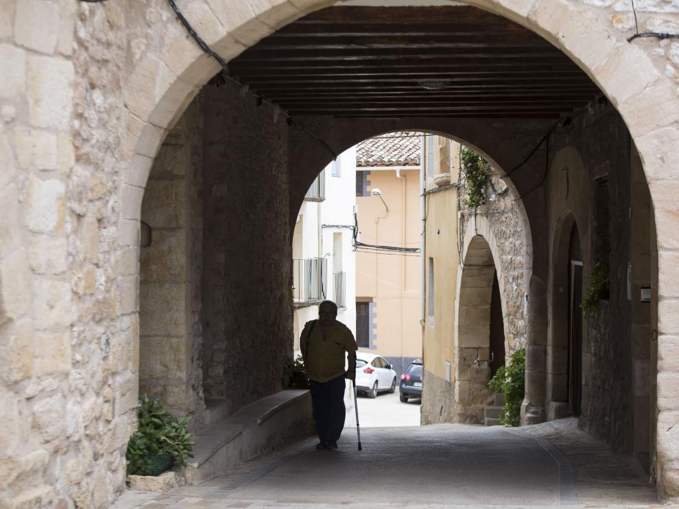 Los arcos de acceso a la plaza son uno de los rasgos característicos del pueblo.