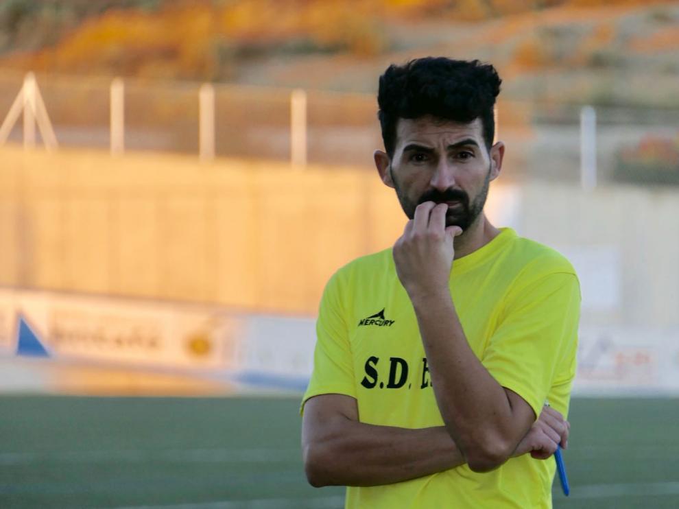 Guillermo Fernández, en su primer entrenamiento al frente de la SD Ejea