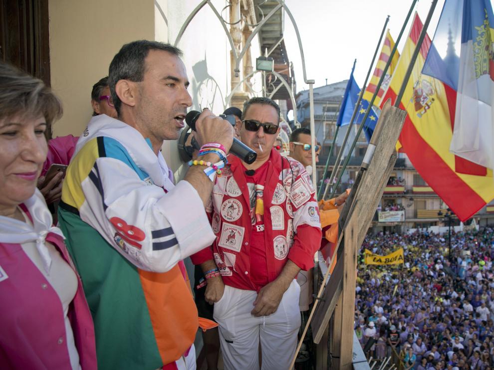 Arturo Yagüe fue el encargado de prender la mecha del cohete anuciador de las fiestas.