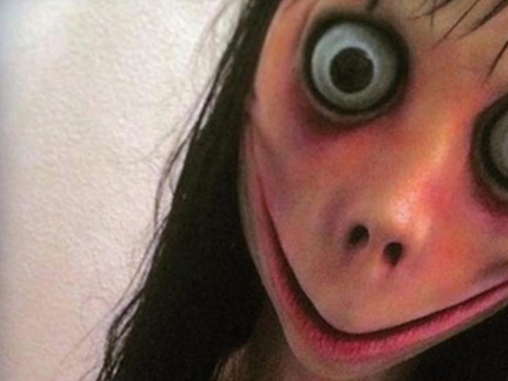 Momo, la obra de arte japonesa que da nombre al viral que circula por redes.
