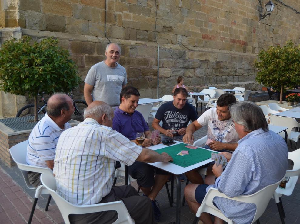Guiñote en la plaza
