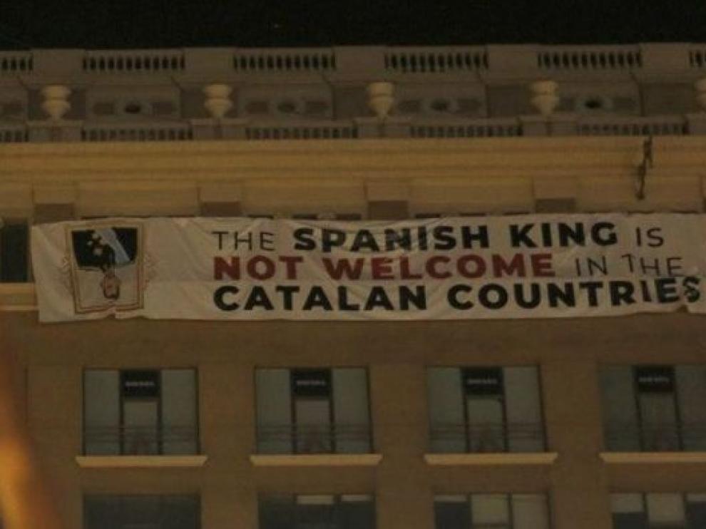 Imagen de la pancarta desplegada